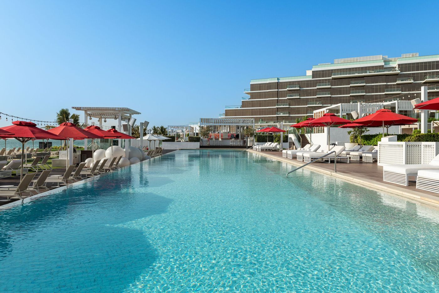 Th8 Palm Dubai Beach Resort 02.03