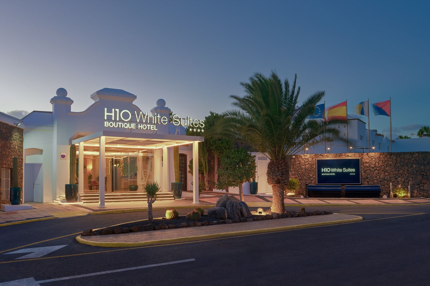 25.02.26 H10 White Suites