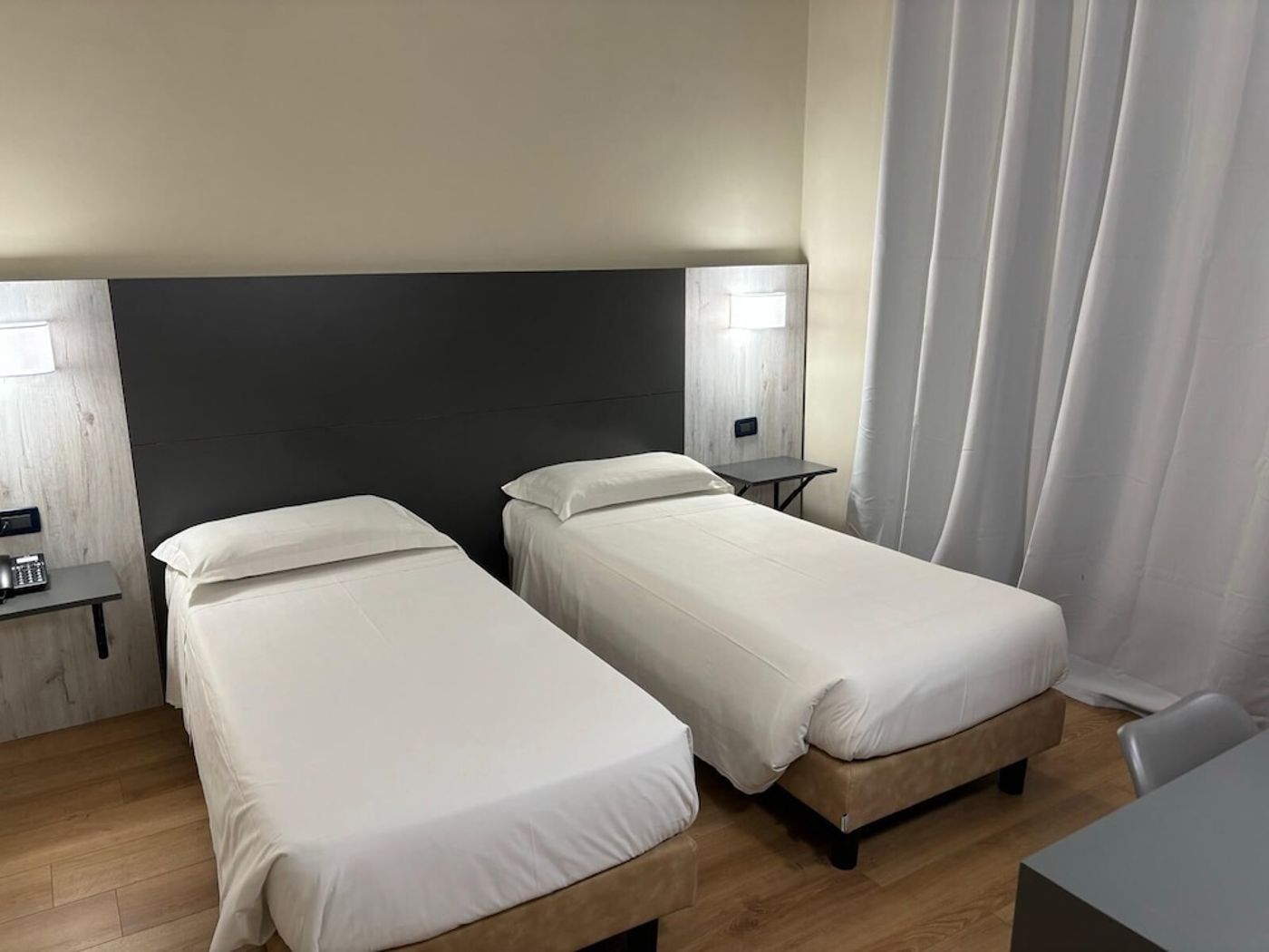 expedia-3163823-24