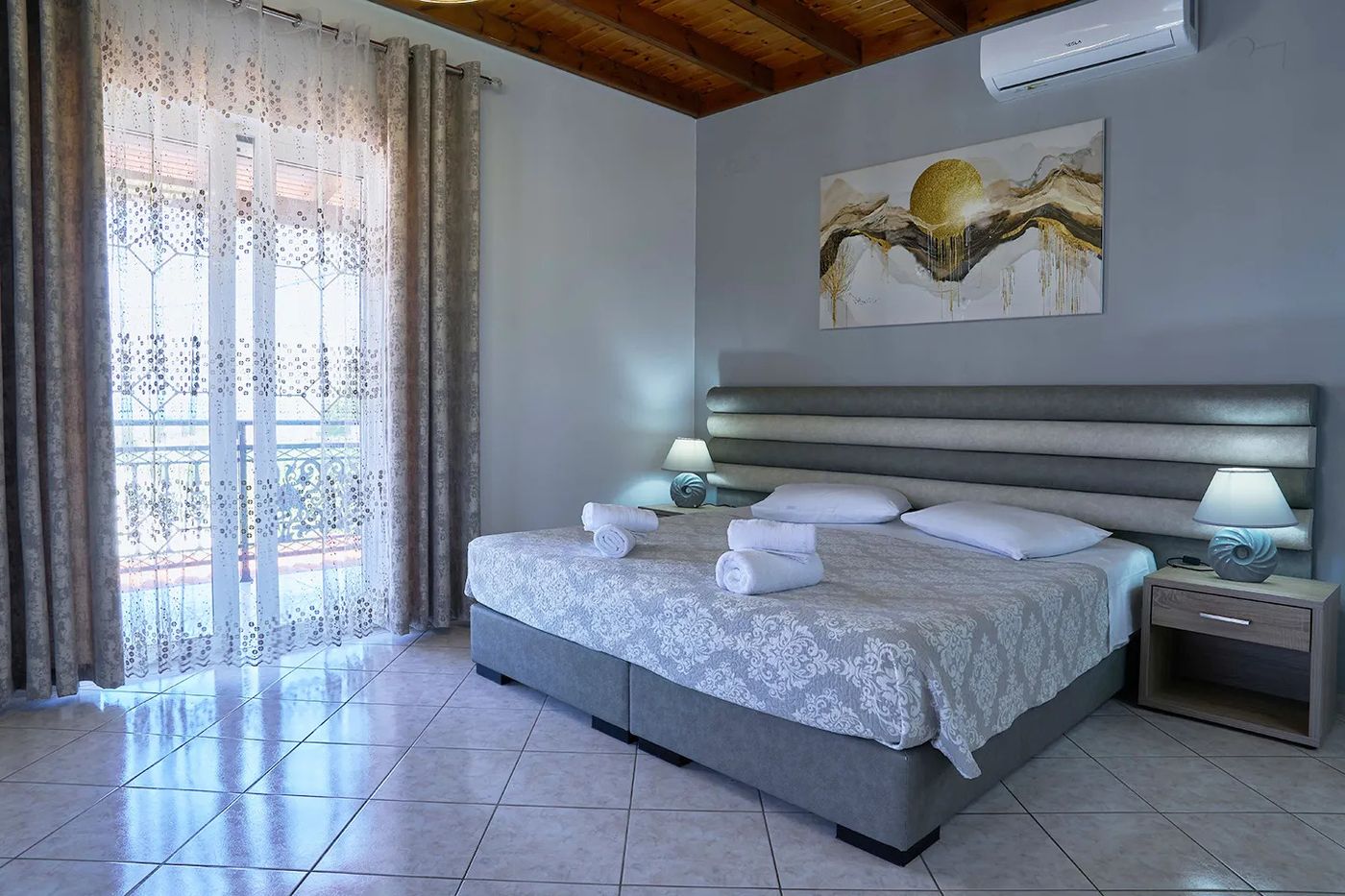 Makis Studios & Apartments