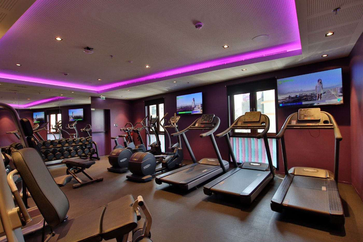 Movenpick Hotel & Apartments Bur Dubai 08.06