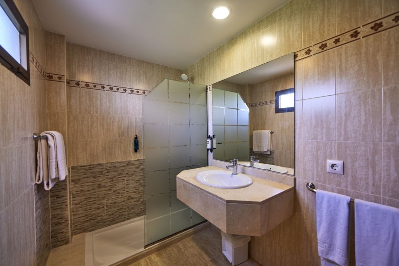 20.04.26 Apartamentos Jade