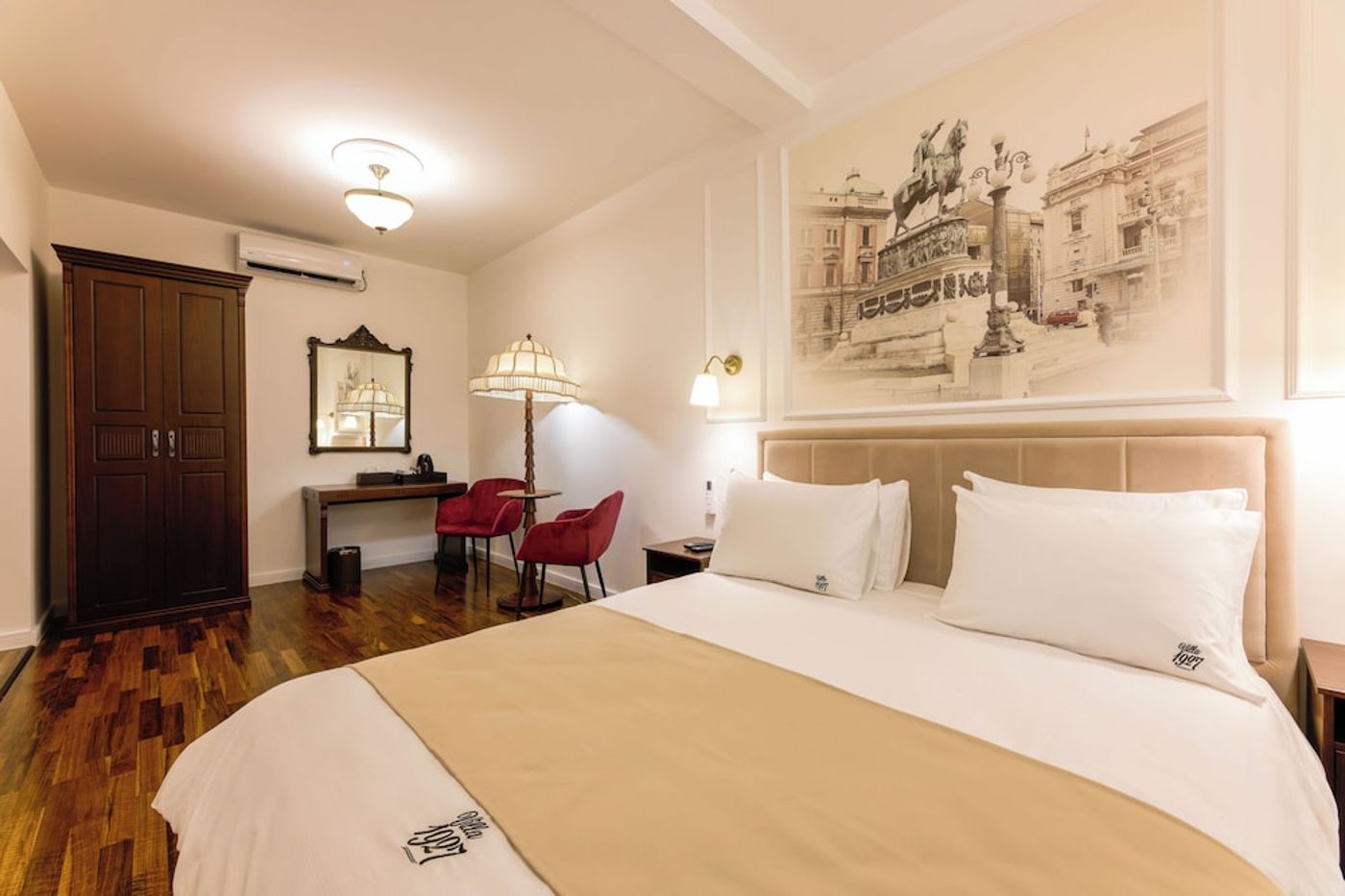 expedia-3164155-25