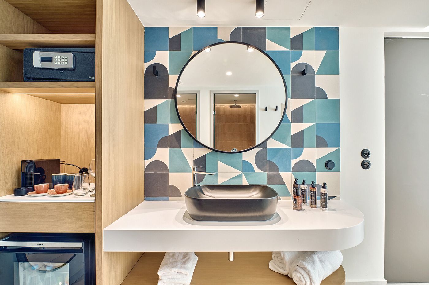 Paralos Kosta Alimia