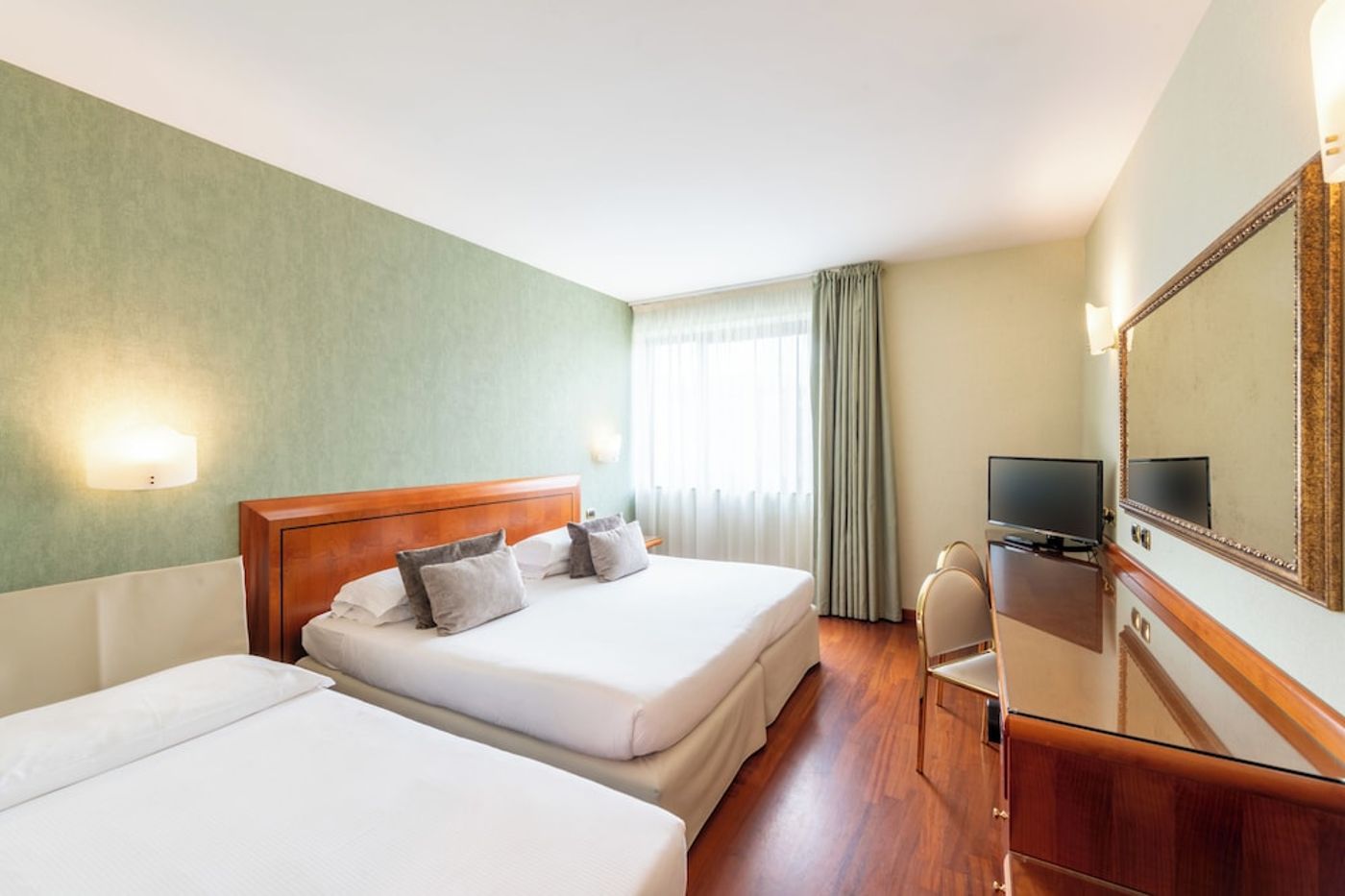 expedia-3165544-29