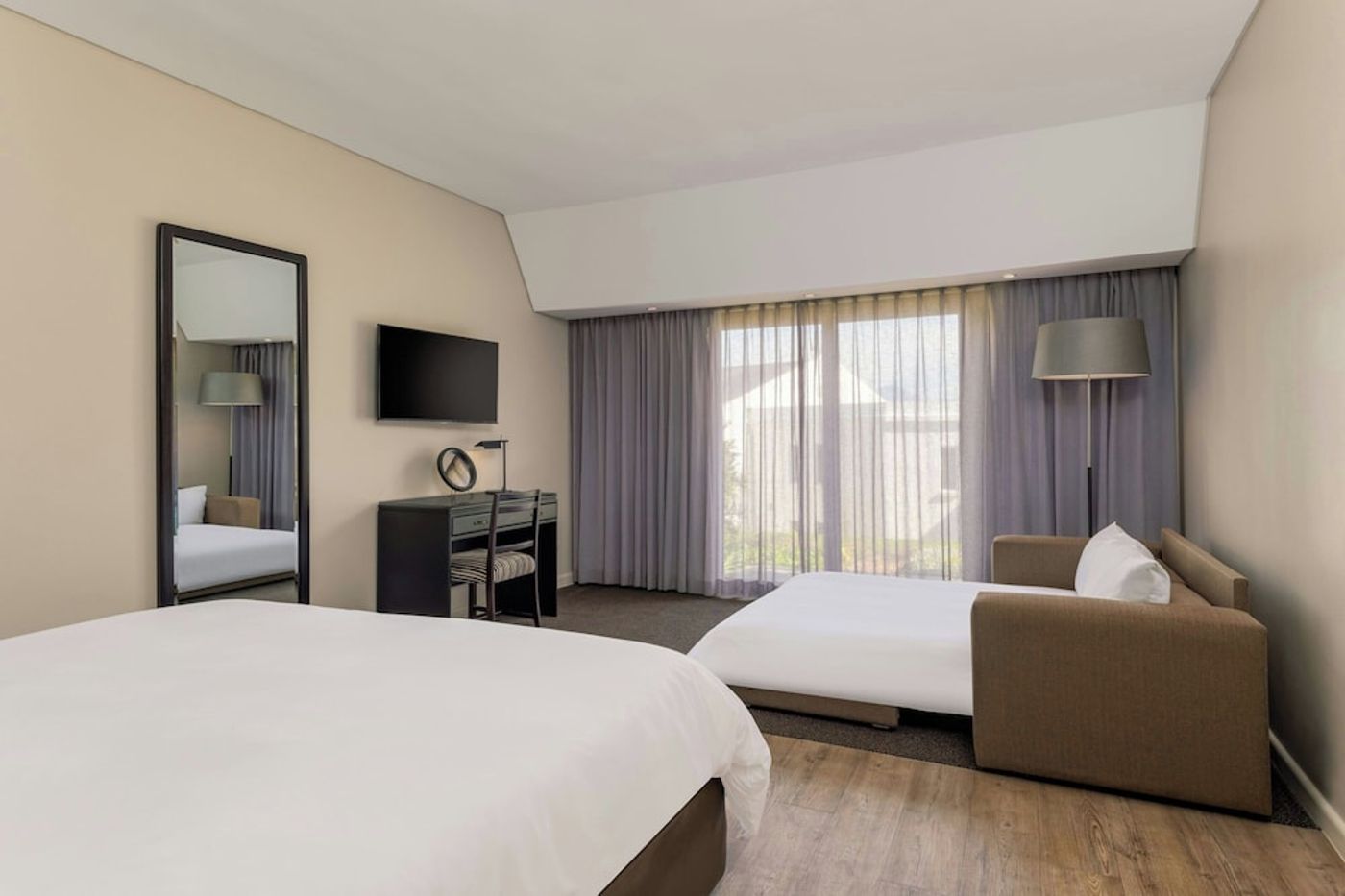 expedia-3163426-27