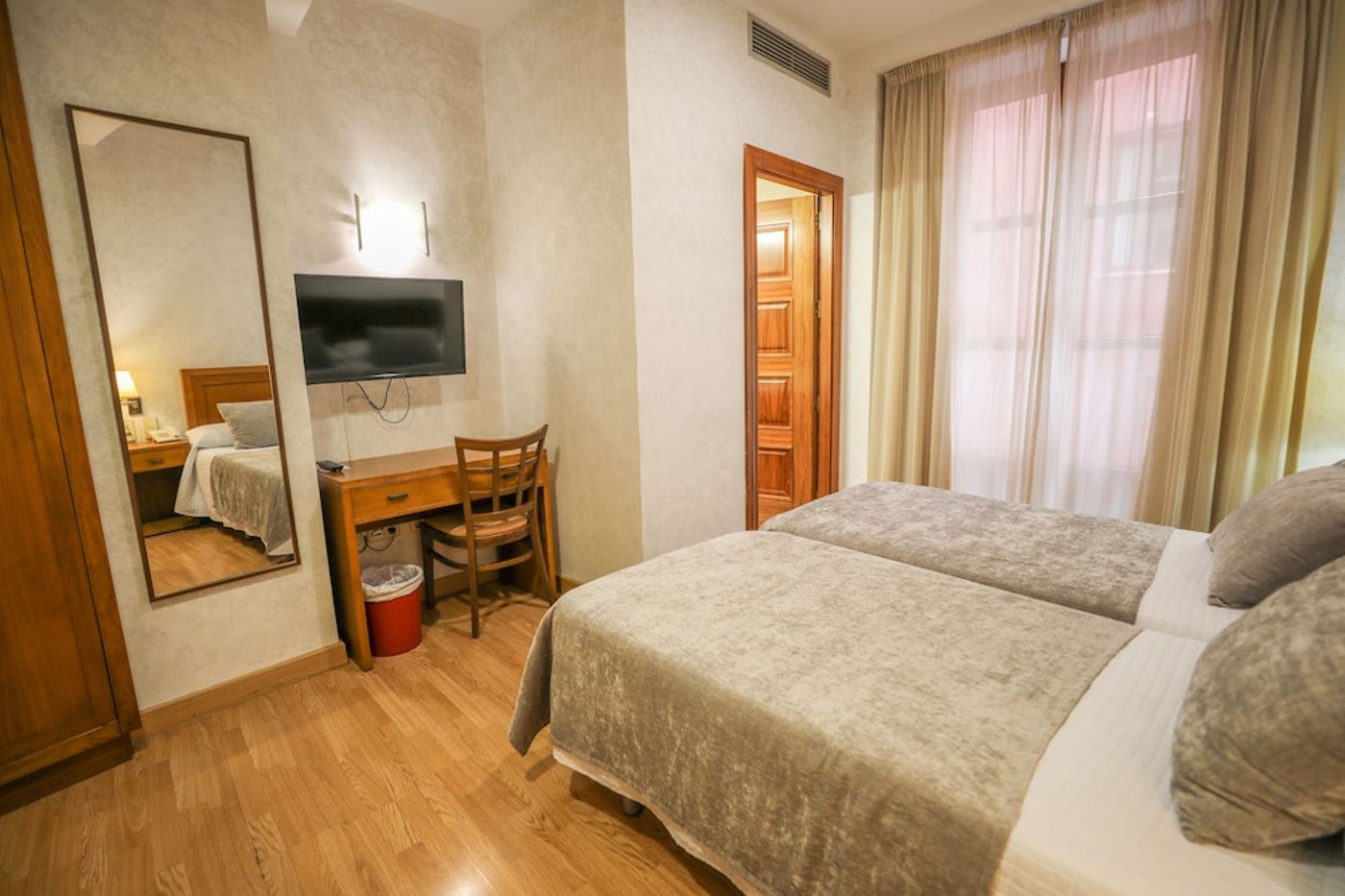expedia-302617-23