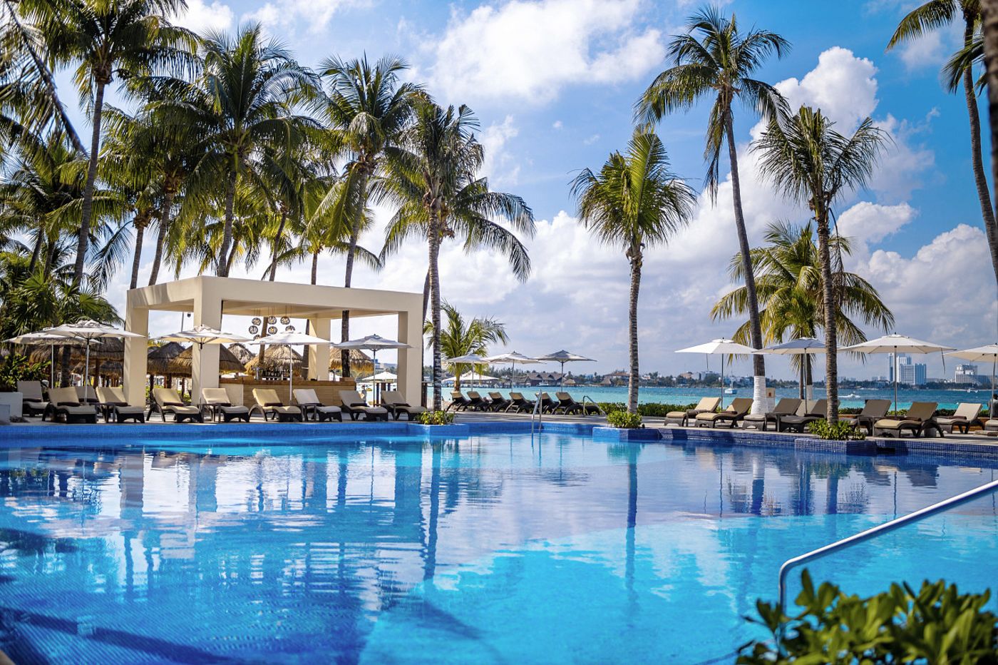  Dreams Sands Cancun Resort & Spa 27.08