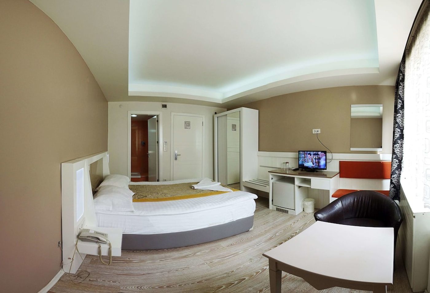 expedia-3161858-10