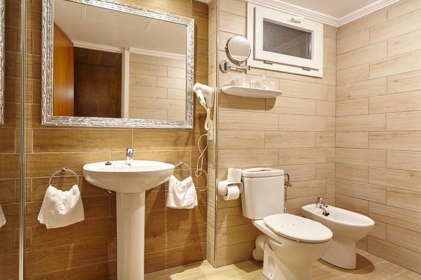 16.12.25 Hotel Arenal