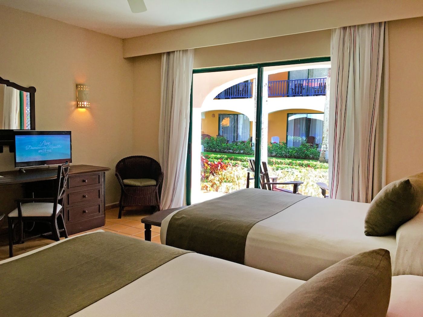expedia-3166136-26