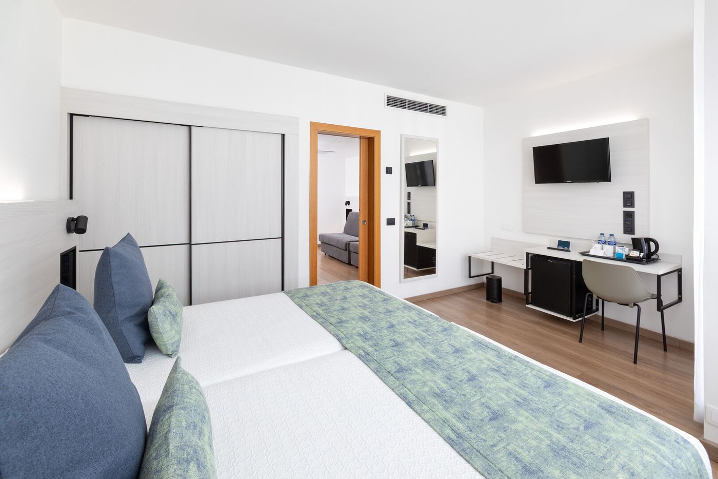01.06.26 Alexandre Hotel Troya