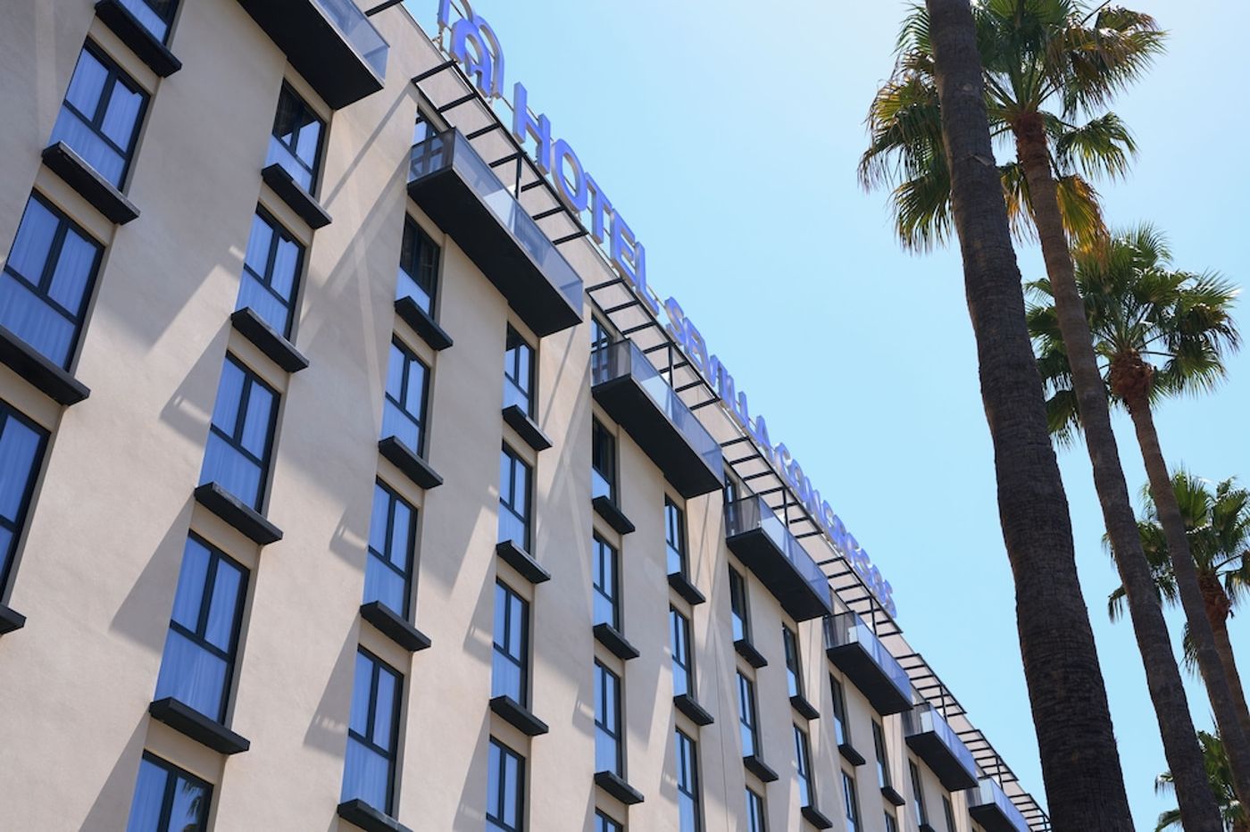 expedia-3163829-4