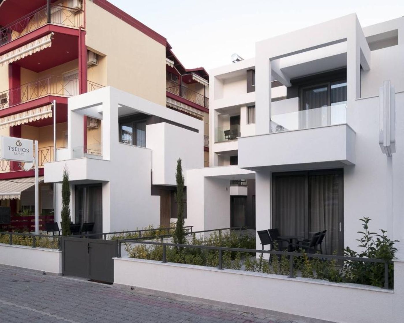 Oasis Apts & Rooms