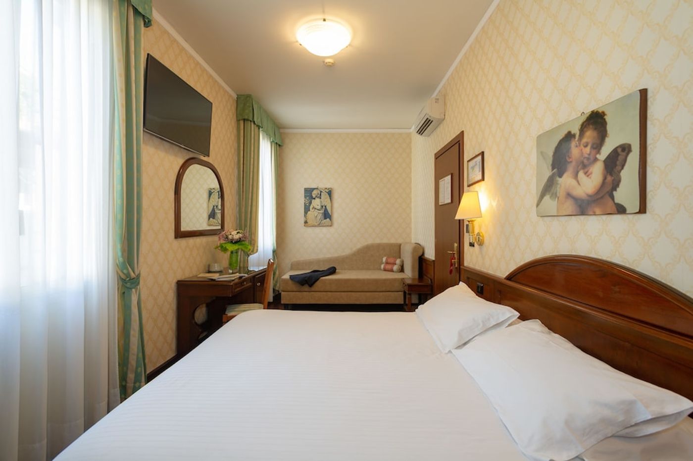 expedia-3159356-25