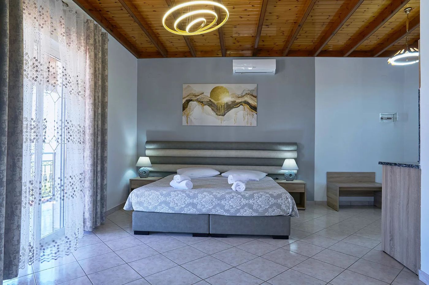 Makis Studios & Apartments