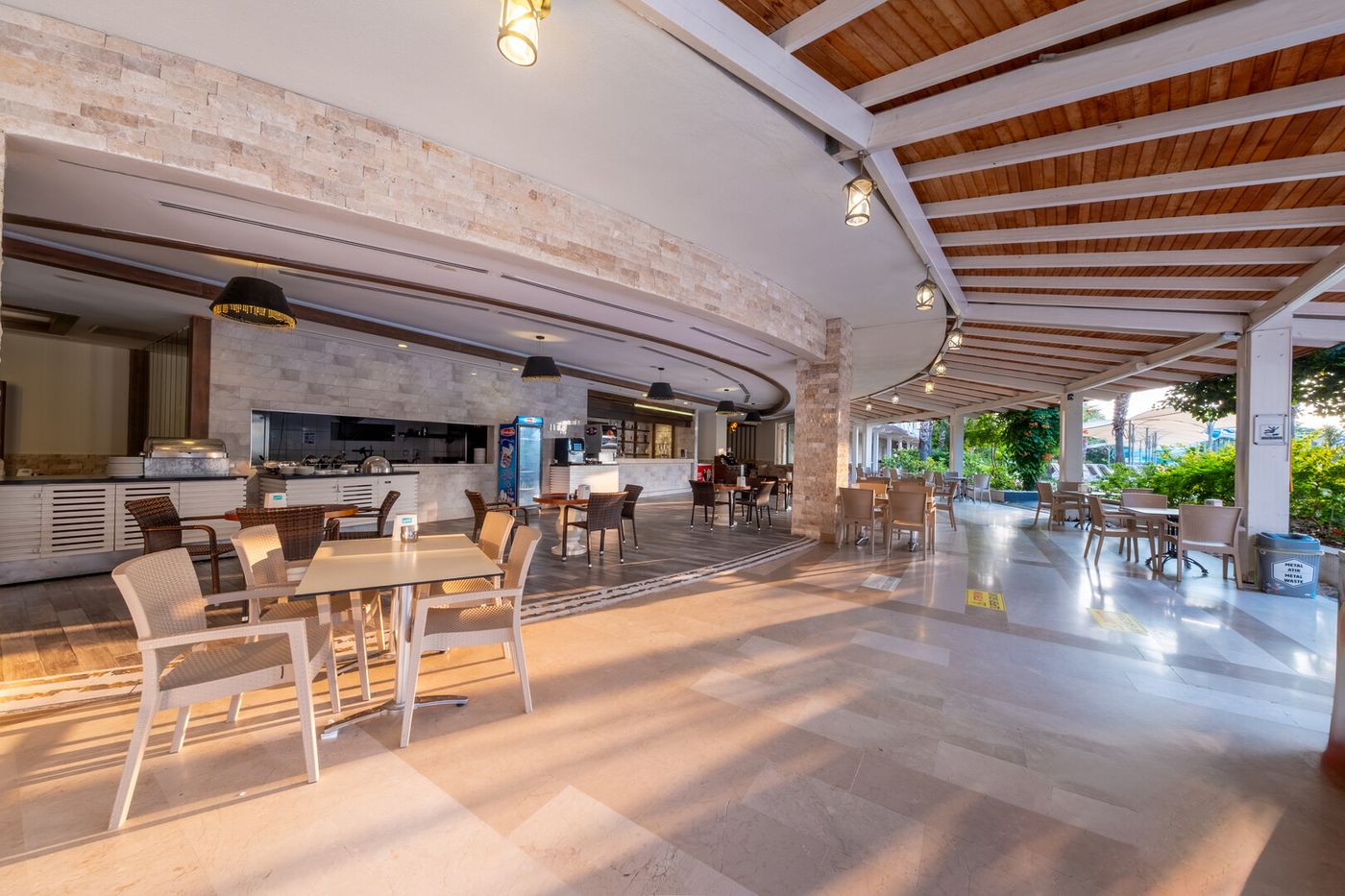 Lake & Riverside Hotel & Spa