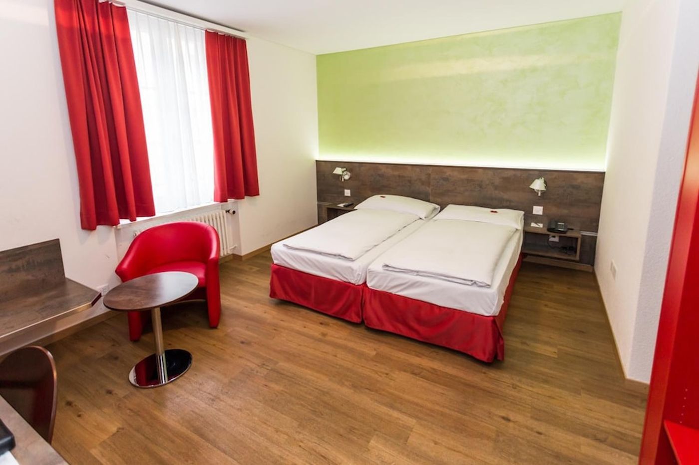 expedia-3157723-25