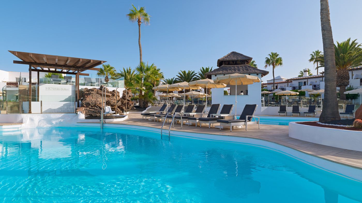 25.02.26 H10 White Suites