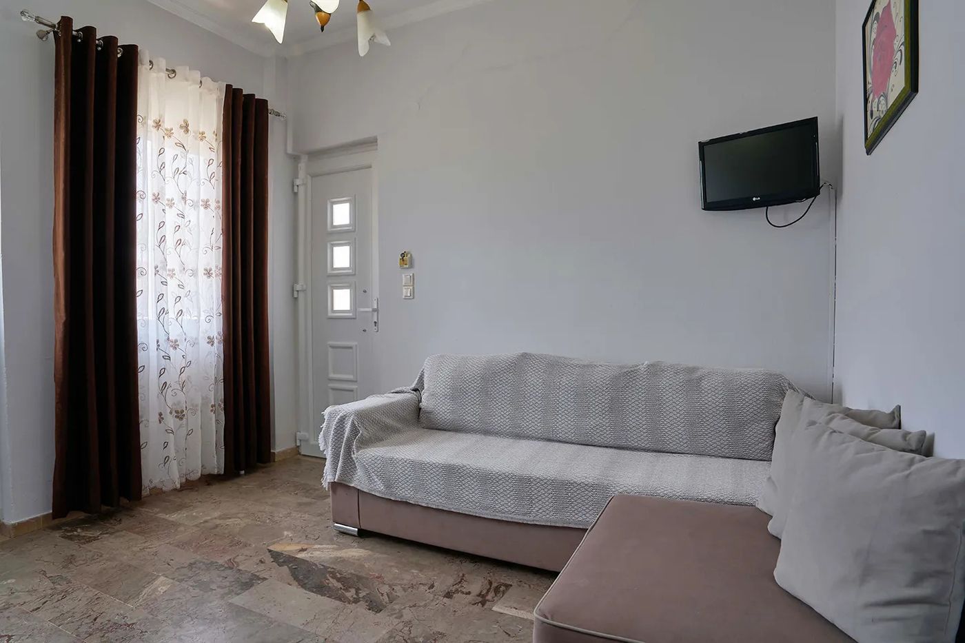 Makis Studios & Apartments