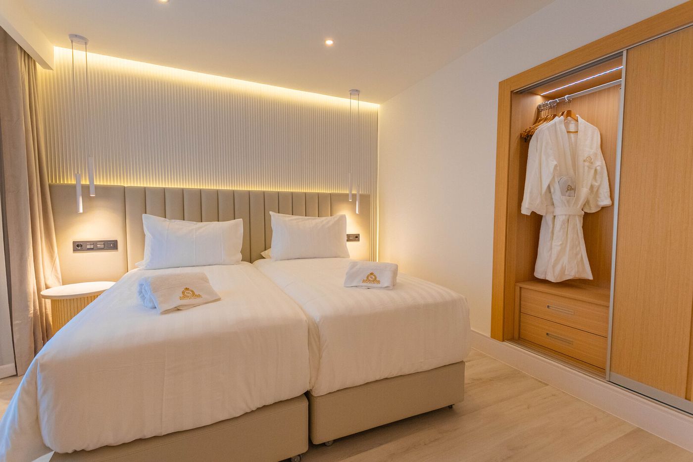 ROYAL ATLANTICO