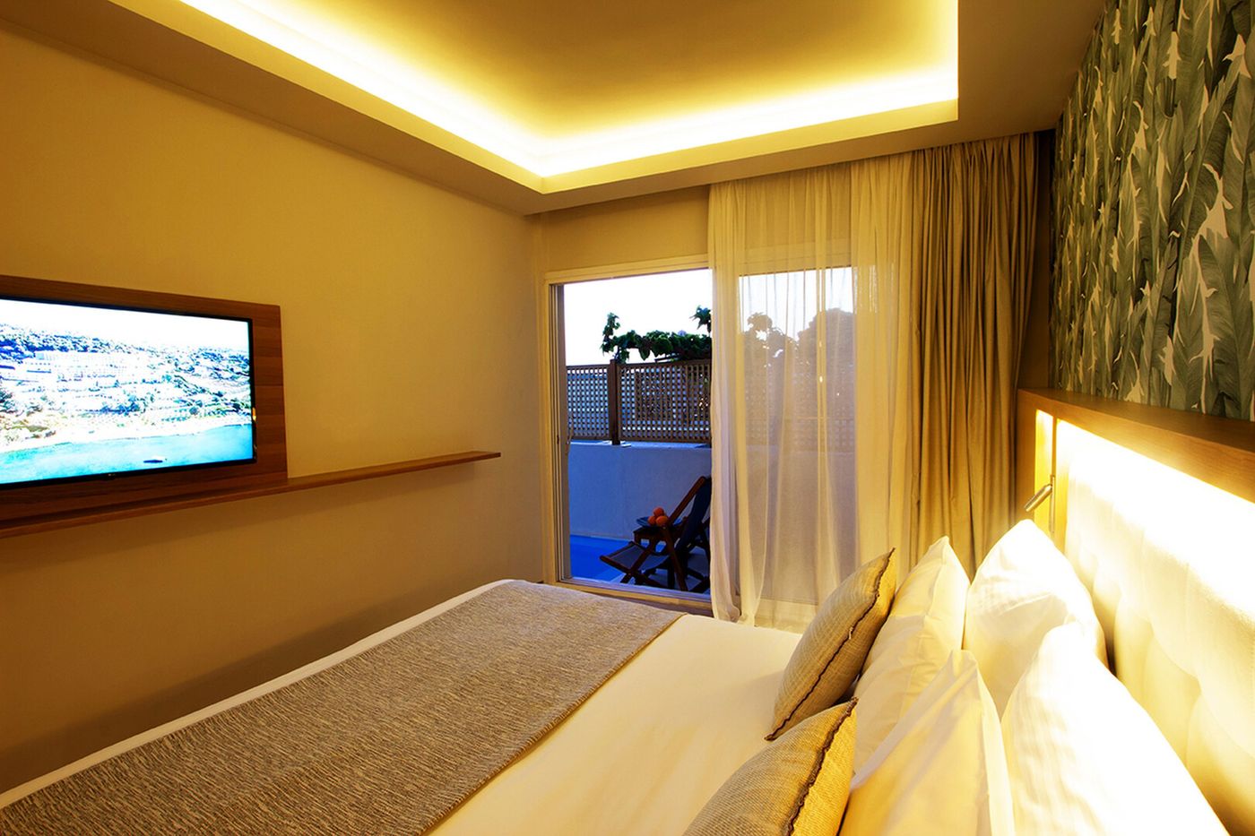 Zeus Dolce Athens