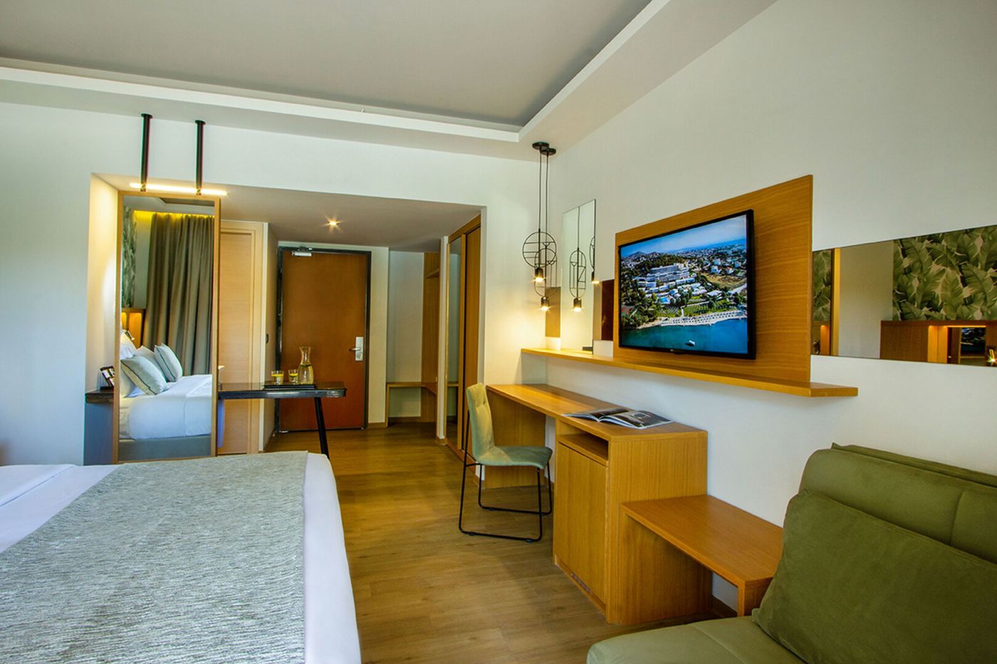 Zeus Dolce Athens