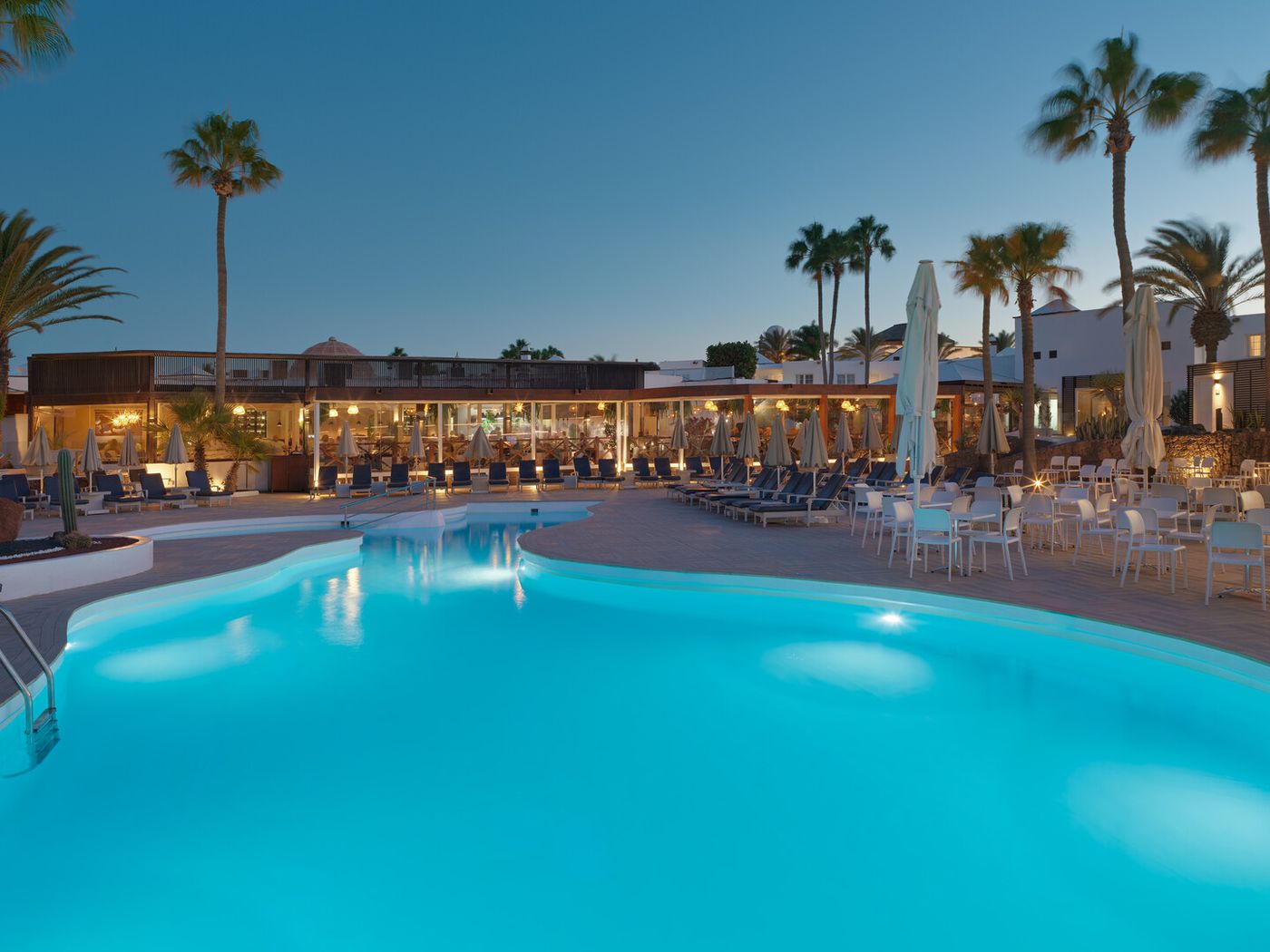 25.02.26 H10 White Suites