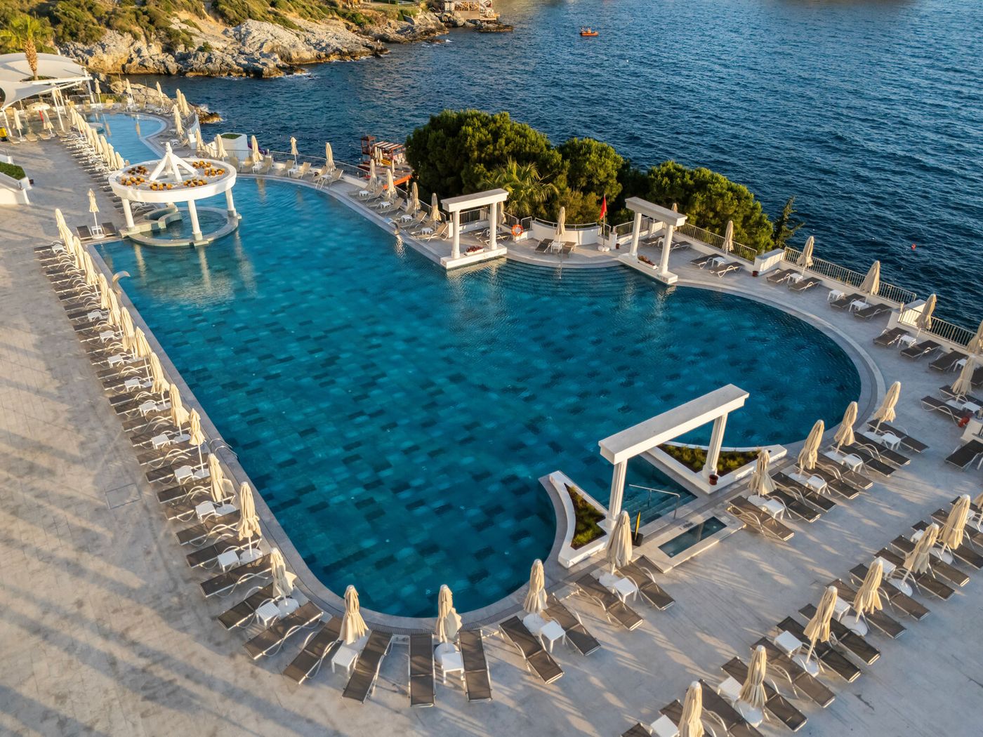 Korumar Deluxe Hotel