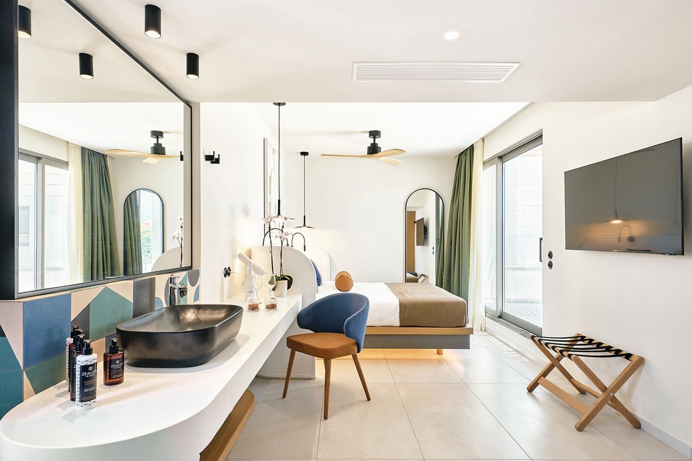 Paralos Kosta Alimia