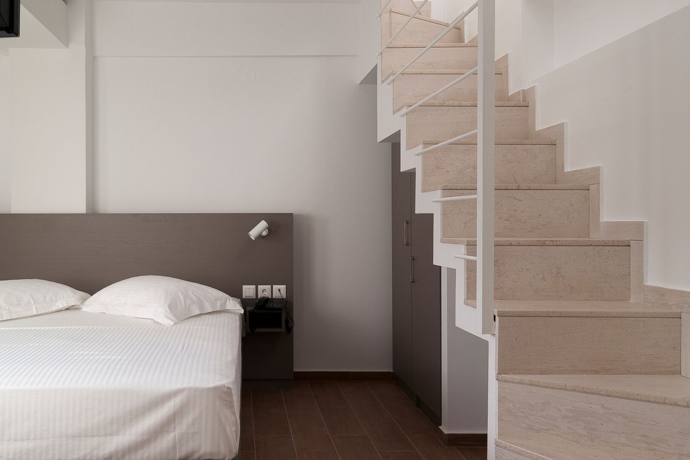 Oasis Apts & Rooms