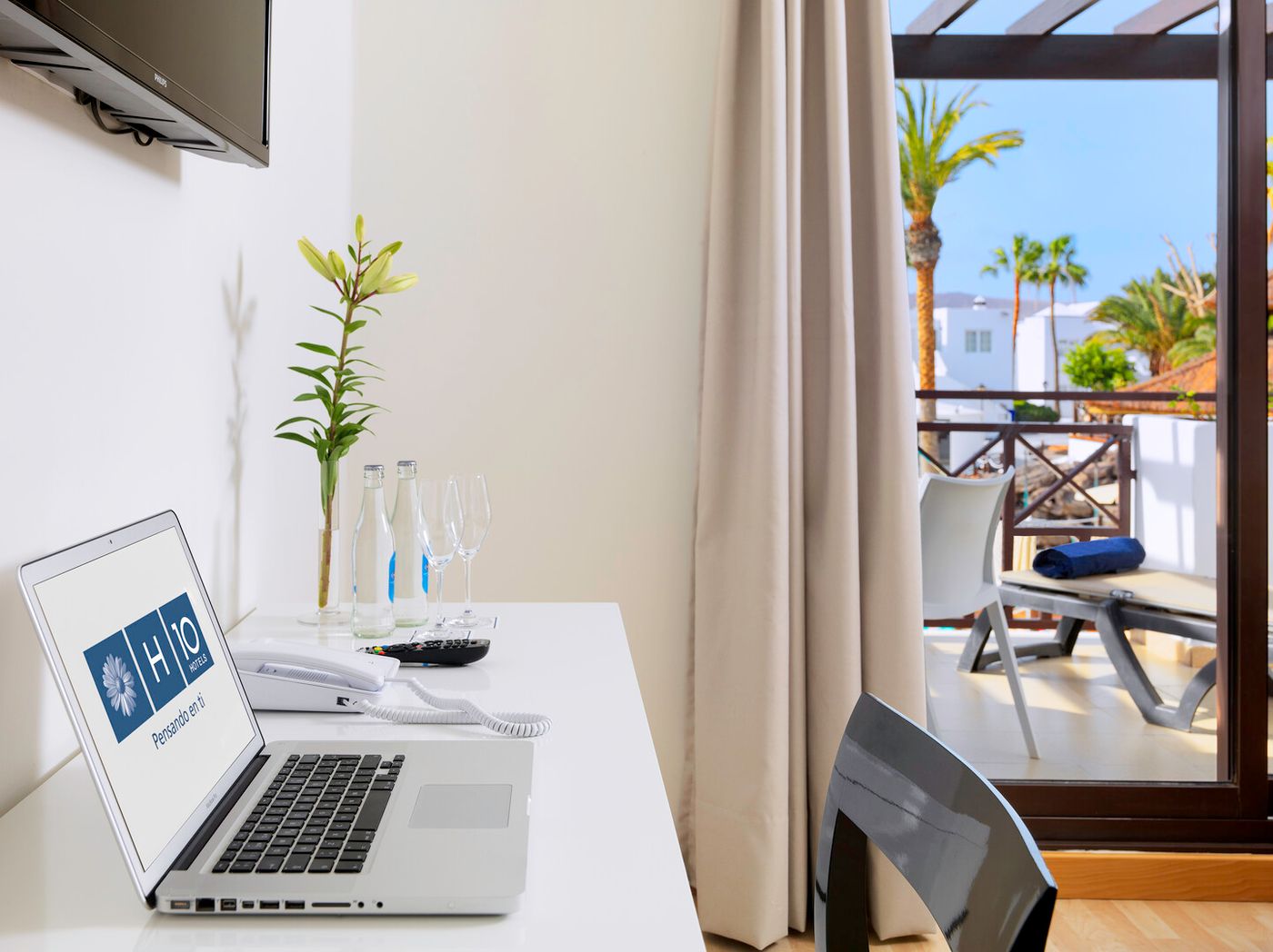 25.02.26 H10 White Suites