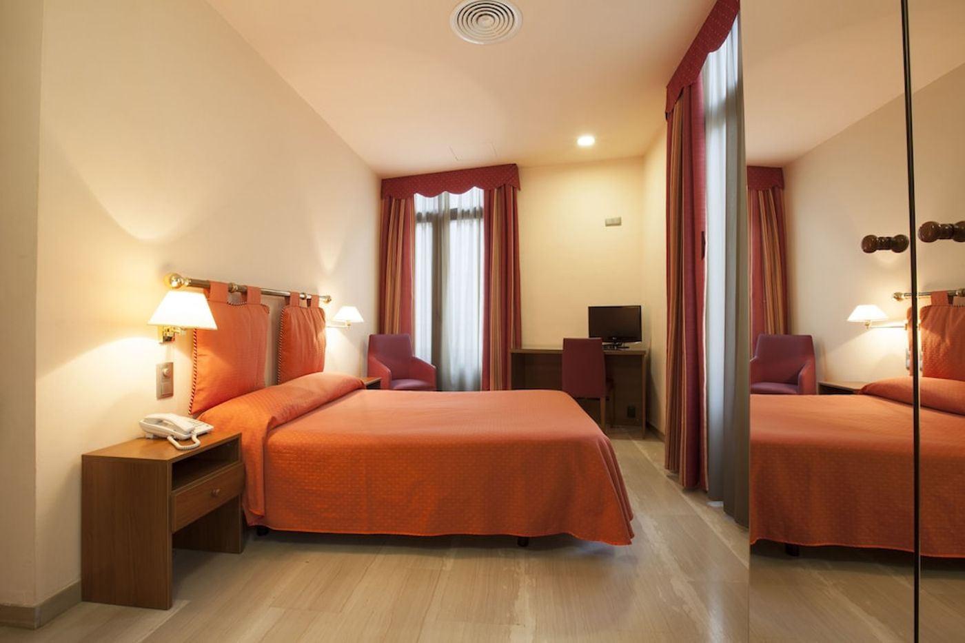 expedia-3165092-16