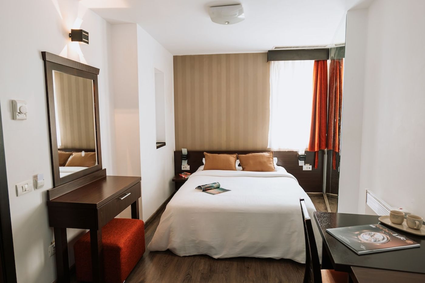expedia-3163966-16