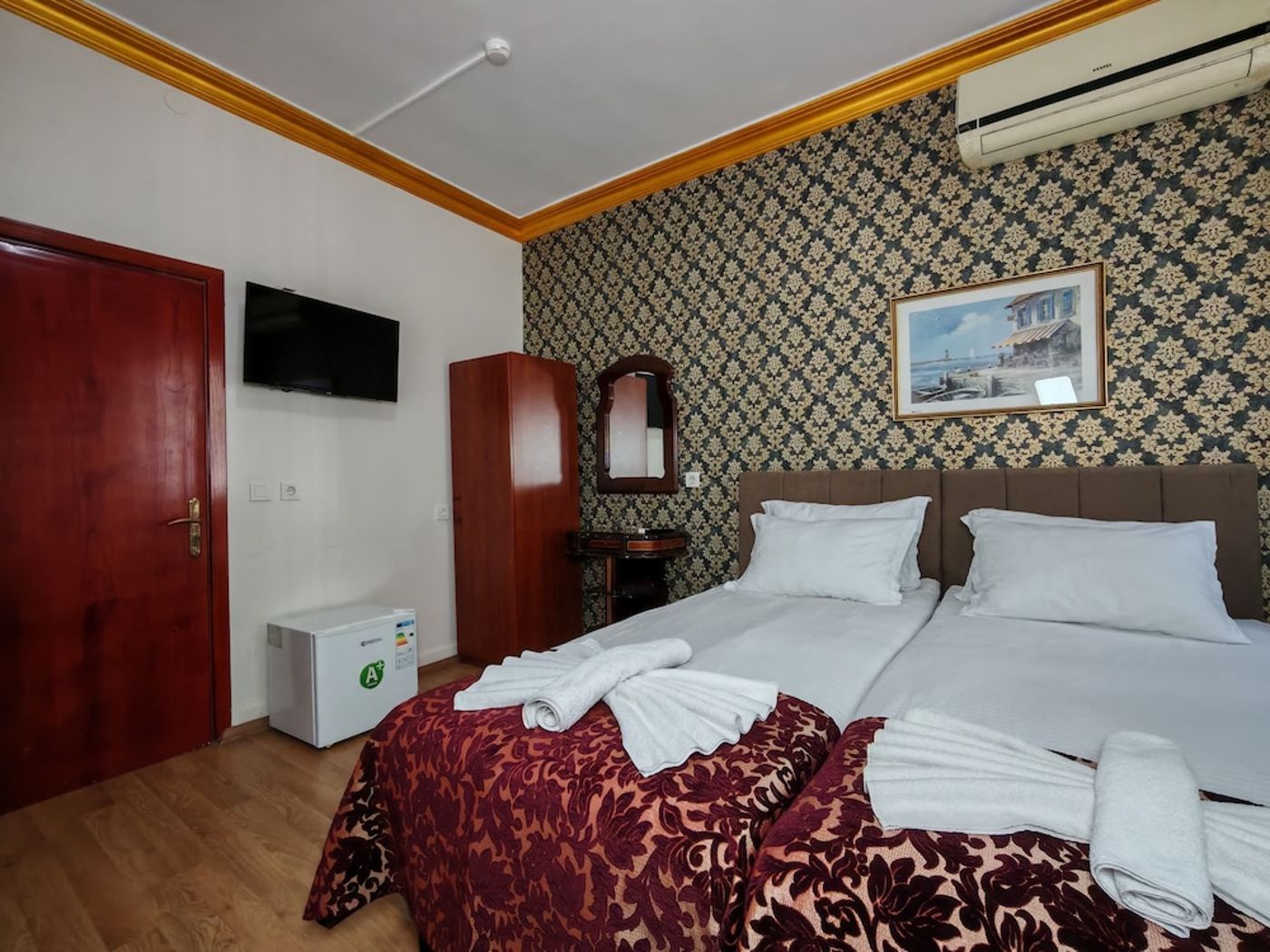 expedia-3161839-25