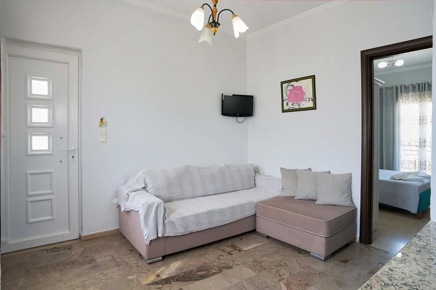 Makis Studios & Apartments