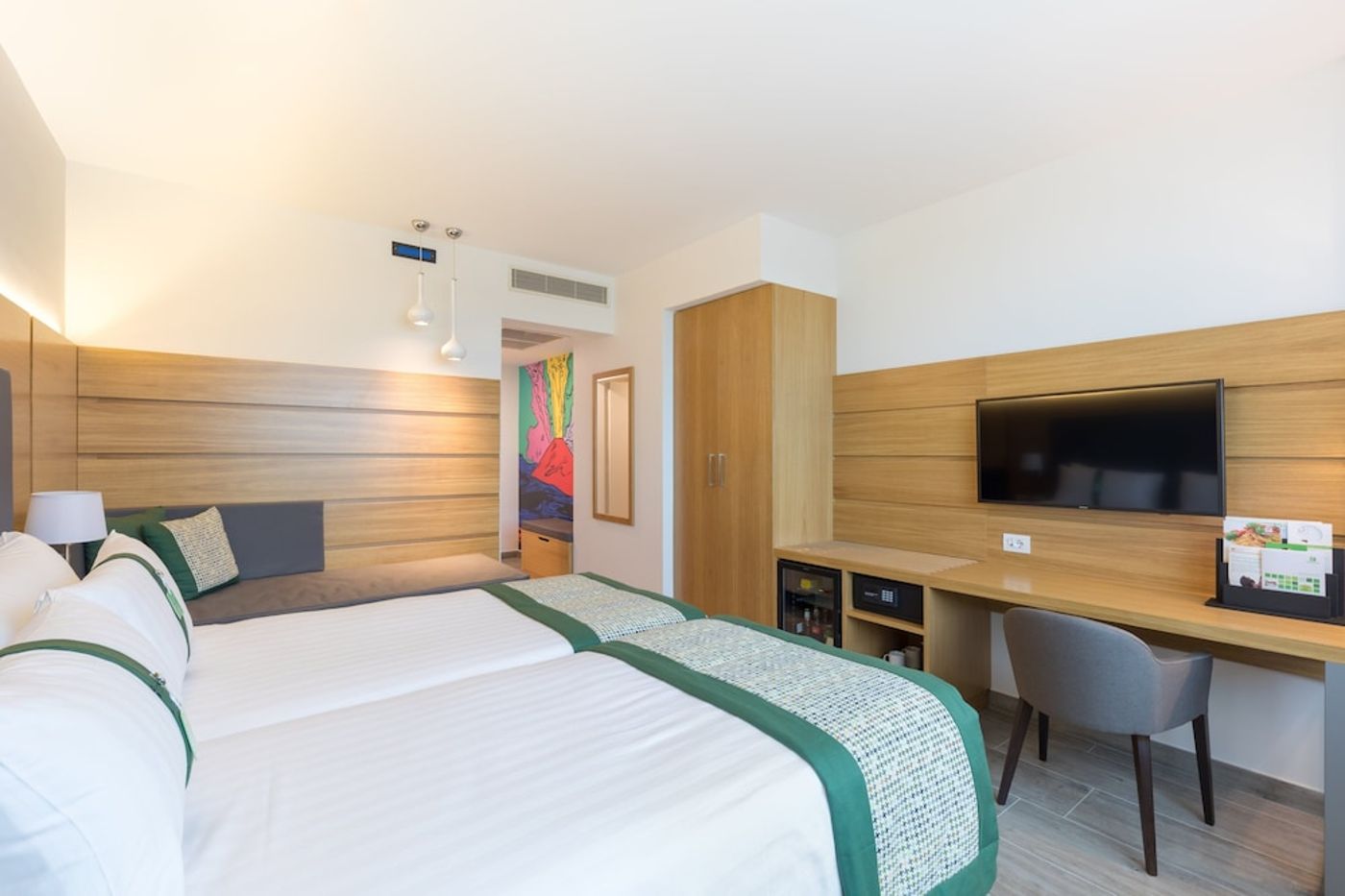 expedia-3158161-30