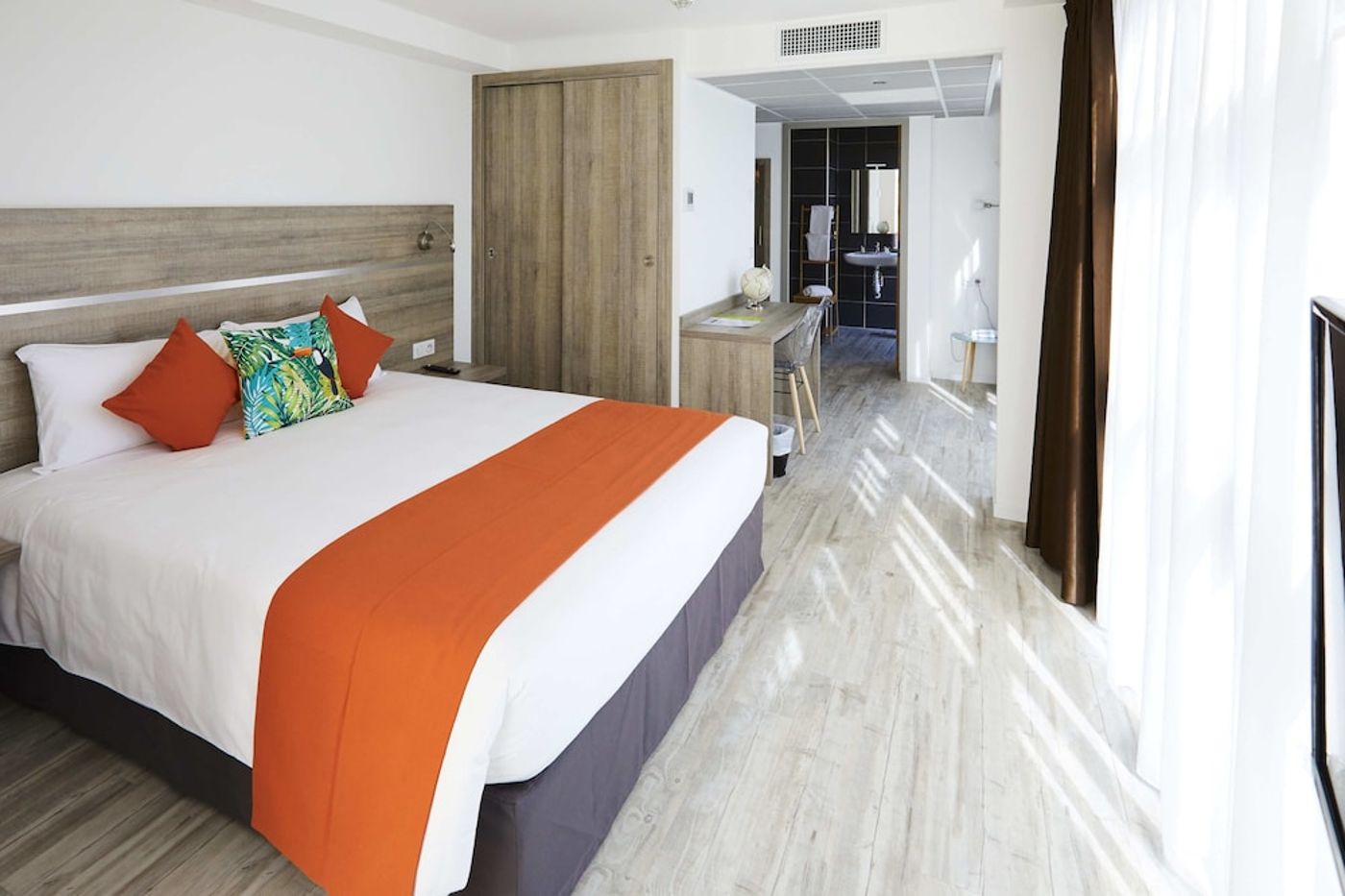 expedia-3160903-10