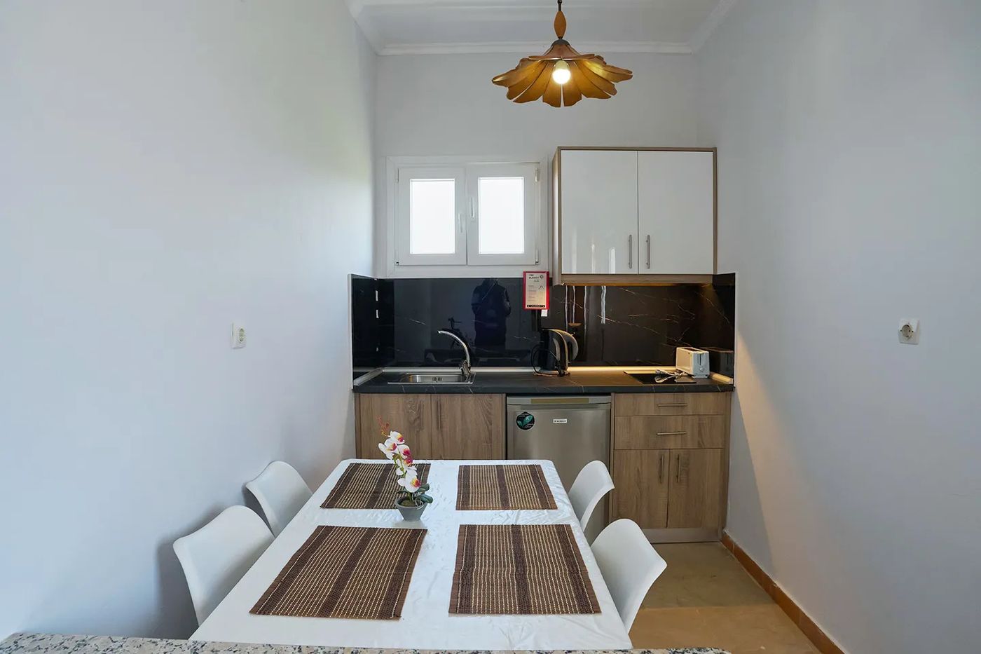 Makis Studios & Apartments