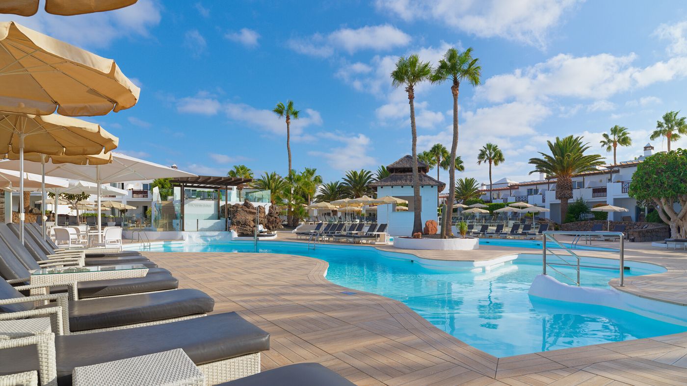 25.02.26 H10 White Suites