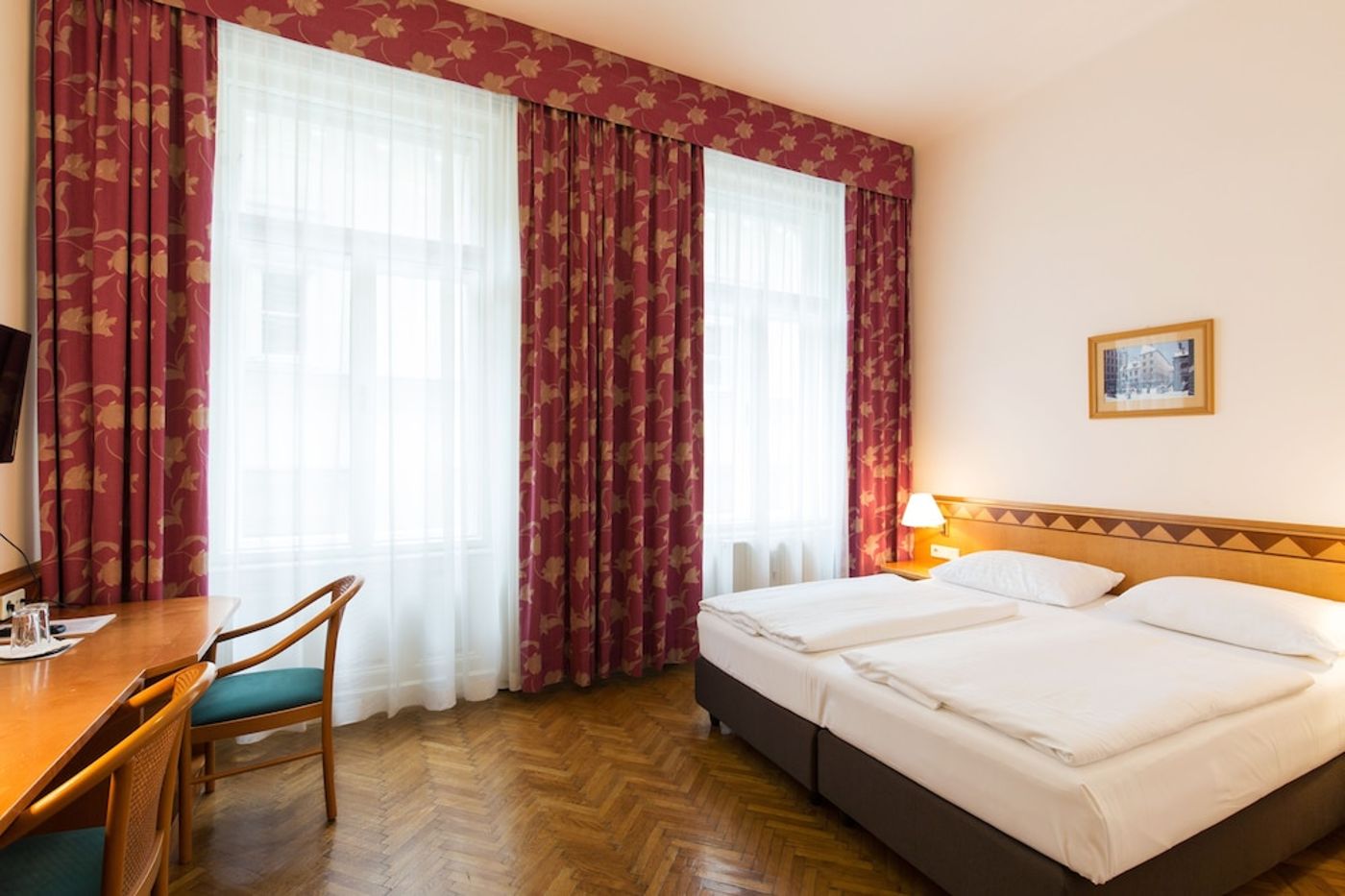 expedia-3163937-15