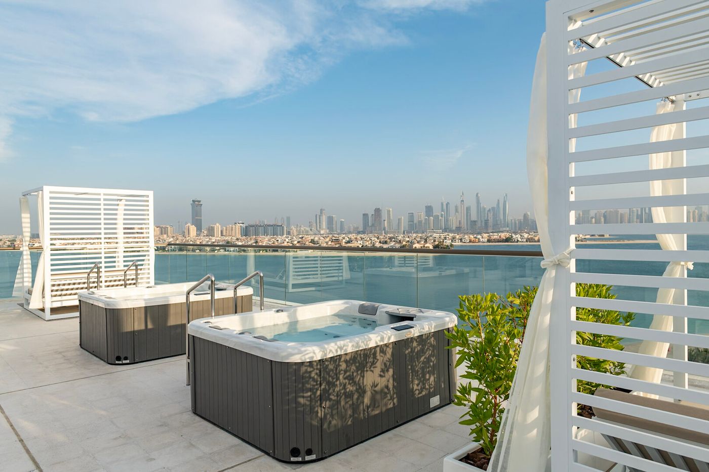 Th8 Palm Dubai Beach Resort 02.03