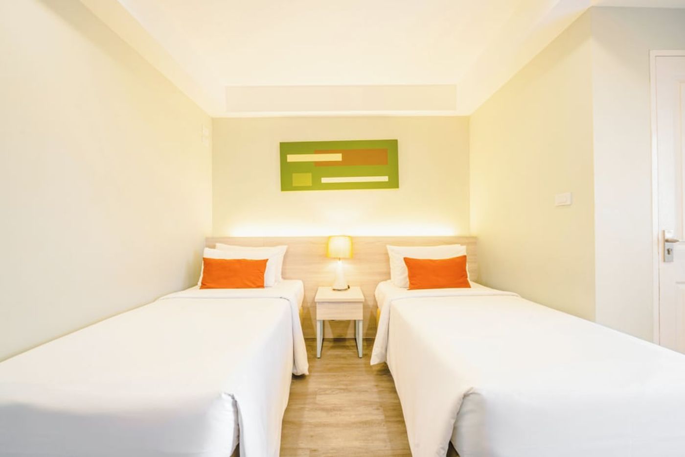 expedia-3162915-25