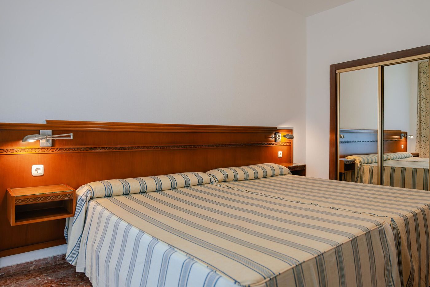 26.05.26 Port Europa Aparthotel