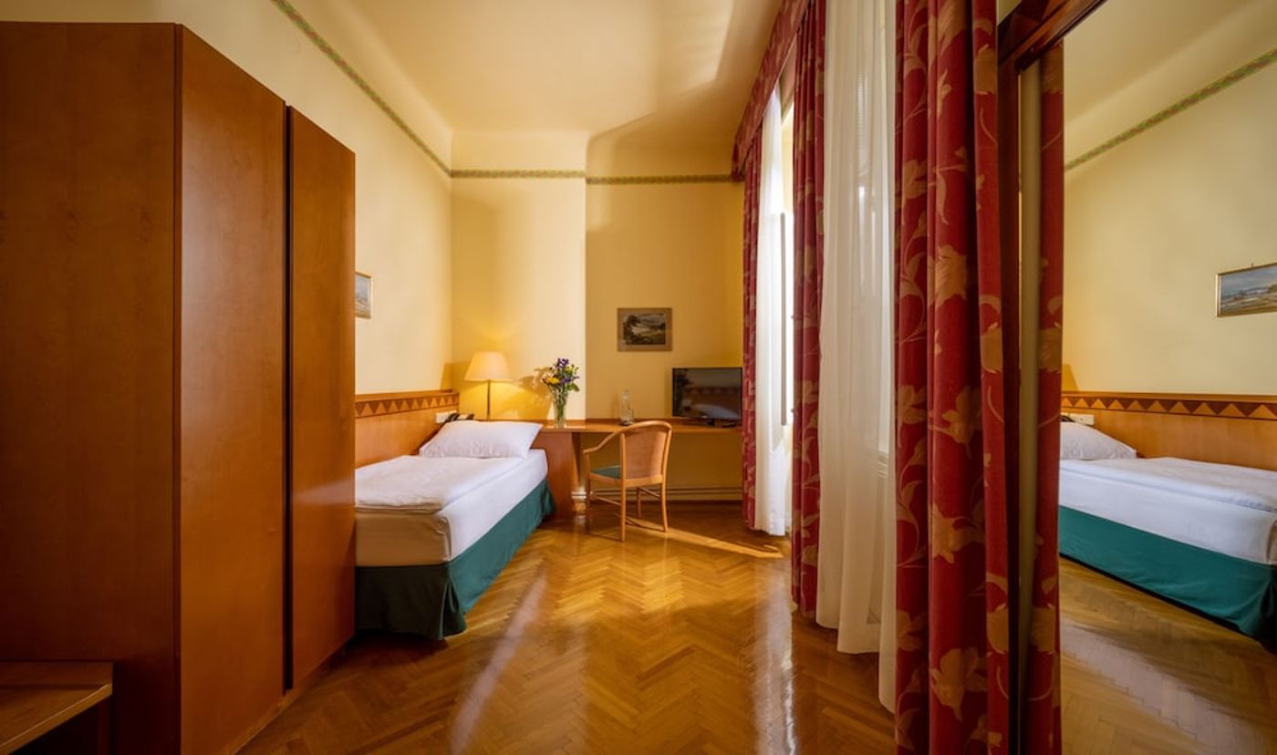 expedia-3163937-14