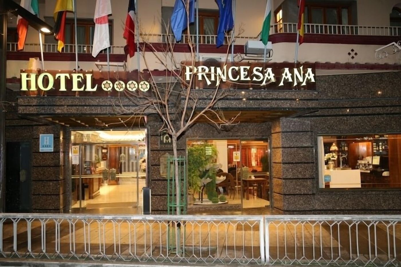 expedia-3166044-4