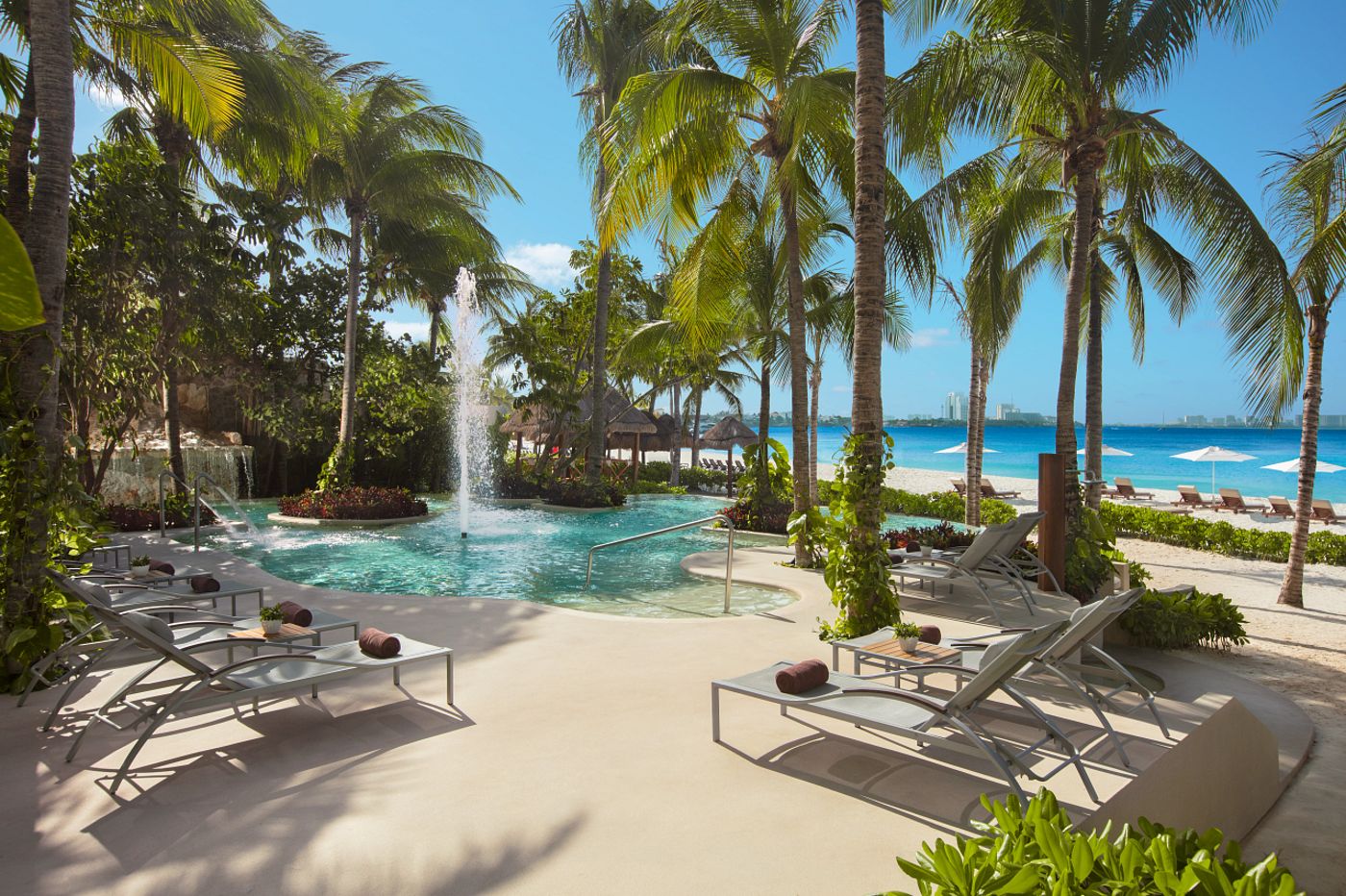  Dreams Sands Cancun Resort & Spa 27.08