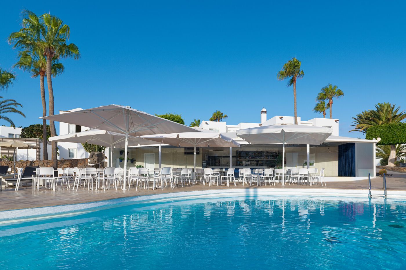 25.02.26 H10 White Suites