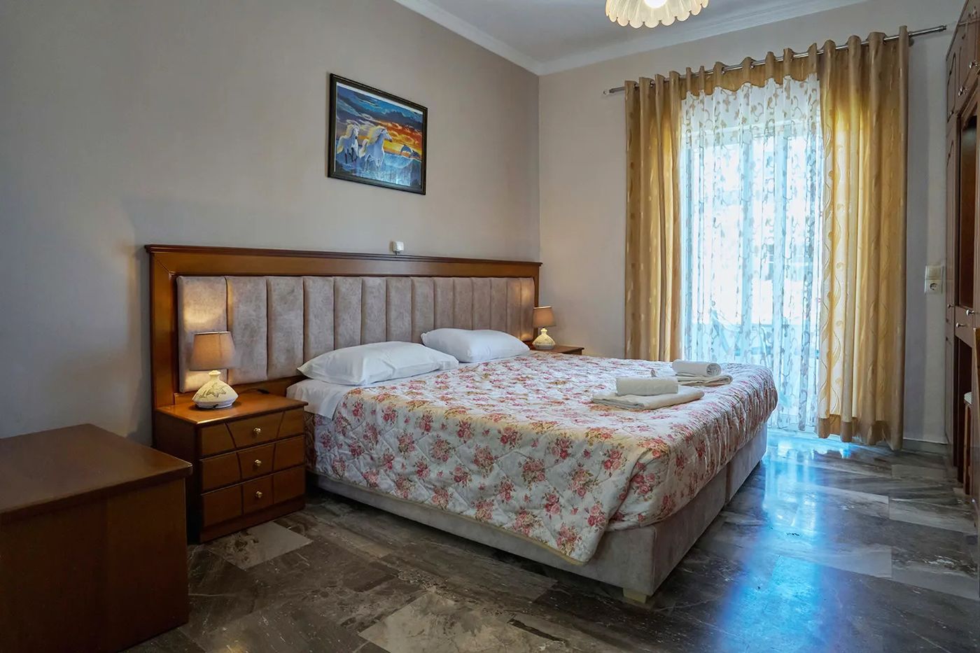 Makis Studios & Apartments