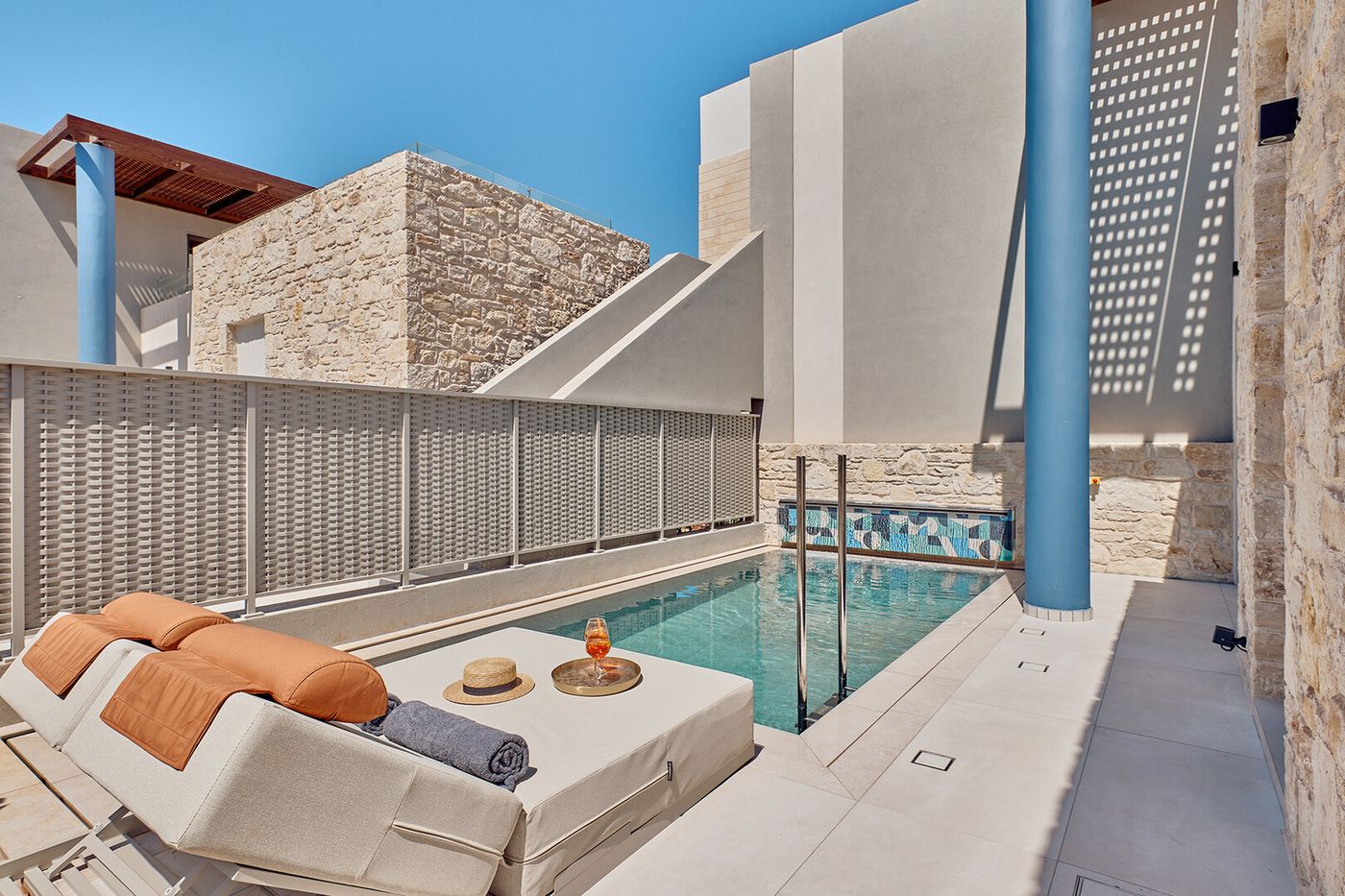 Paralos Kosta Alimia